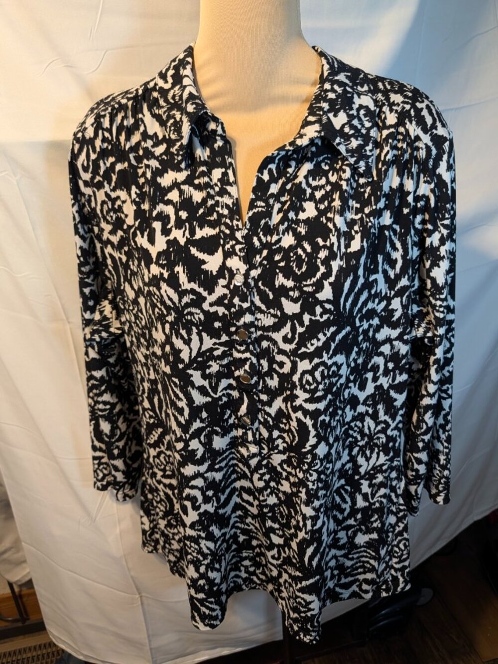 Alfani Black And White Women's 3/4 sleeve Blouse Button Up Size XL
